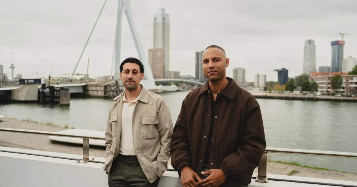 Luciano Currie en Seleman Arefi, de oprichters van WAINUT, de maker van Walnoot 8B